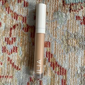 Ilia concealer in Yucca